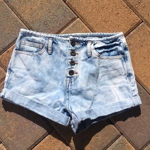 Light-washed jean shorts.